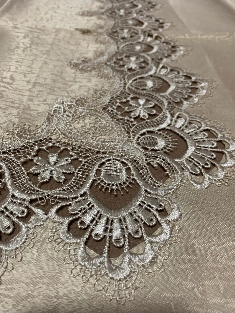 Macy's Cream Lace-Trim Rectangular Tablecloth  70 X 54 inches